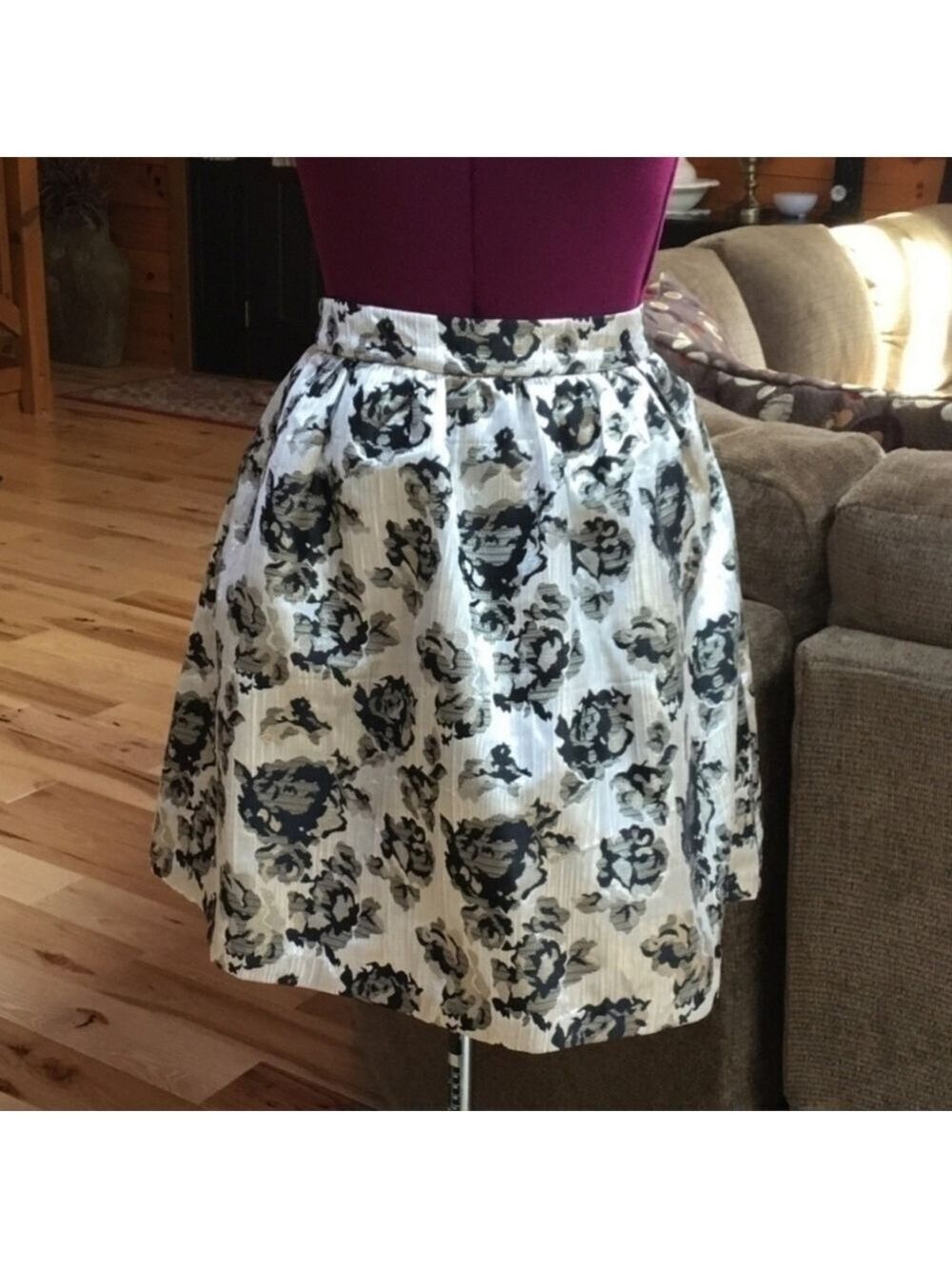Sophisticated Floral Skirt Shimmer Black and White Material Nwot Forever 21 Med